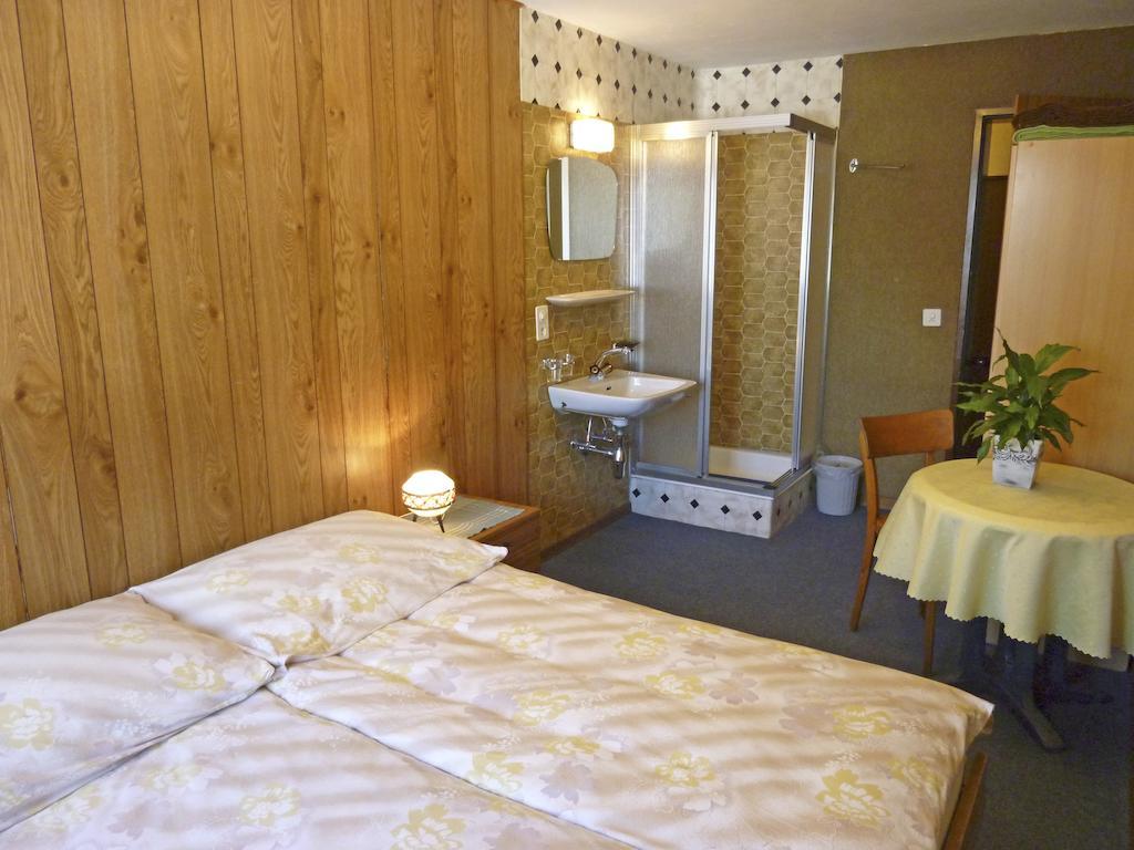 Pension Schoenblick Saas-Grund Esterno foto