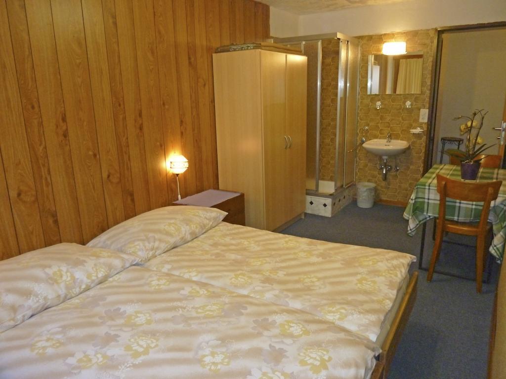 Pension Schoenblick Saas-Grund Camera foto